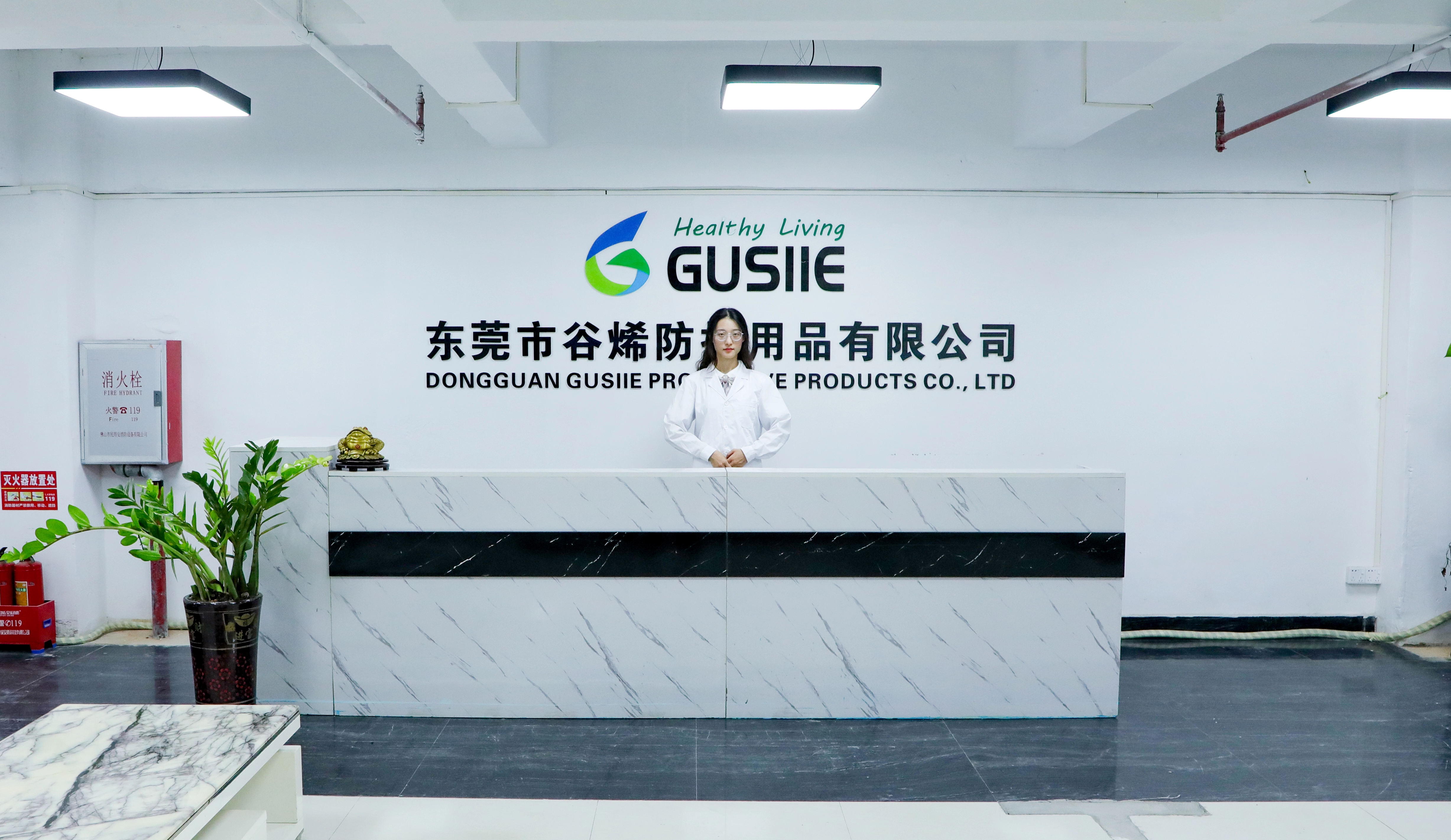 Gusiie disposable nitrile gloves, latex gloves, vinyl gloves.