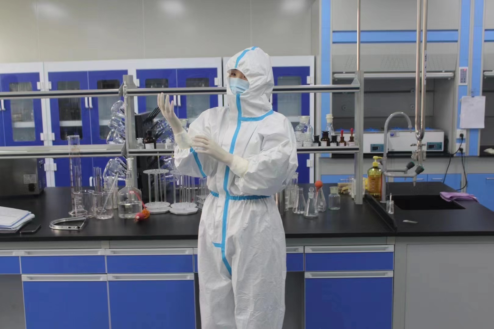 Clean Room Environment: The Difference between Nitrile Gloves And Latex Gloves And How To Choose?